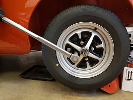 Torque wrench on a car