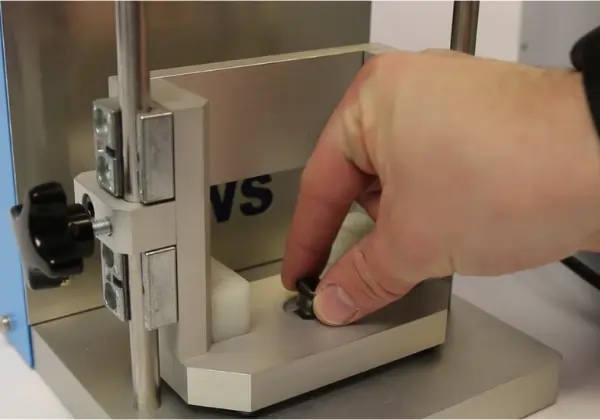 Man putting torque adapter in a rig