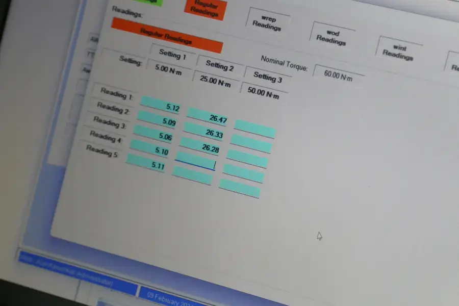 Torque calibration software readings page on laptop