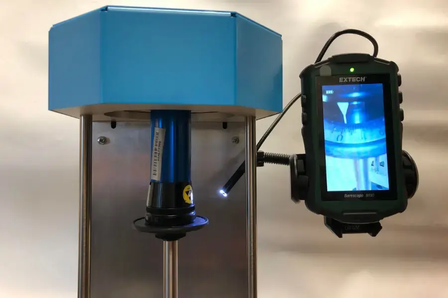 Camera fixed to a calibrator showing the dial on a torque screwdriver