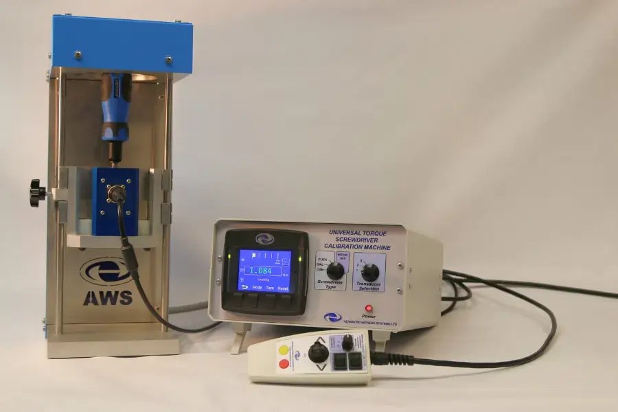 Gedore torque screwdriver being calibated in a torque screwdriver calibration machine
